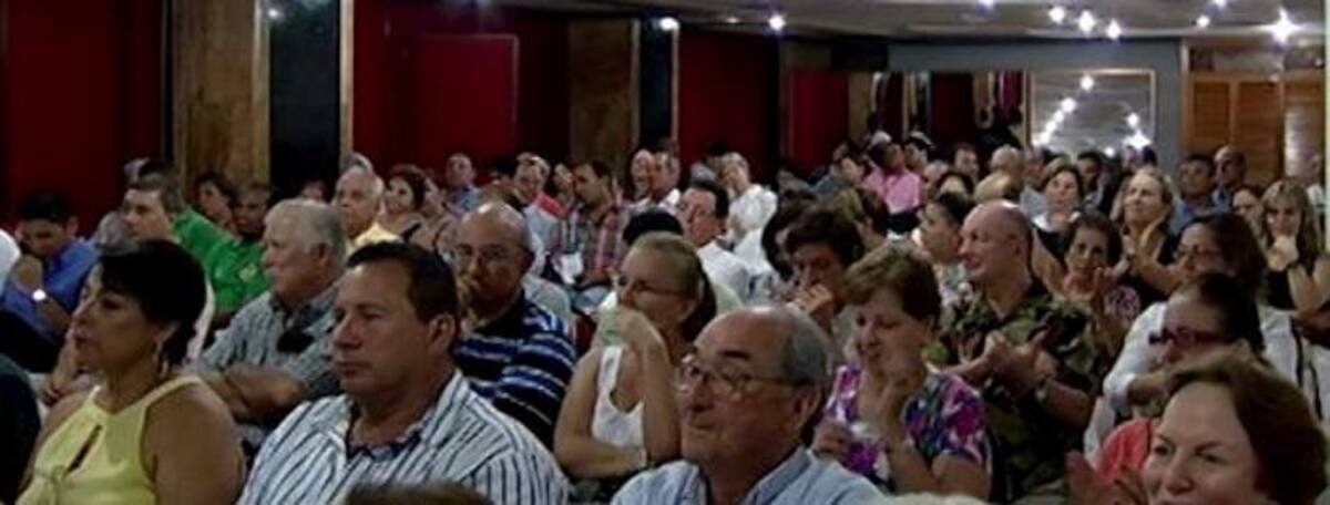 Los vecinos de Bocagrande quedaron en expectativas con la alocución del Alcalde. CORTESÌA