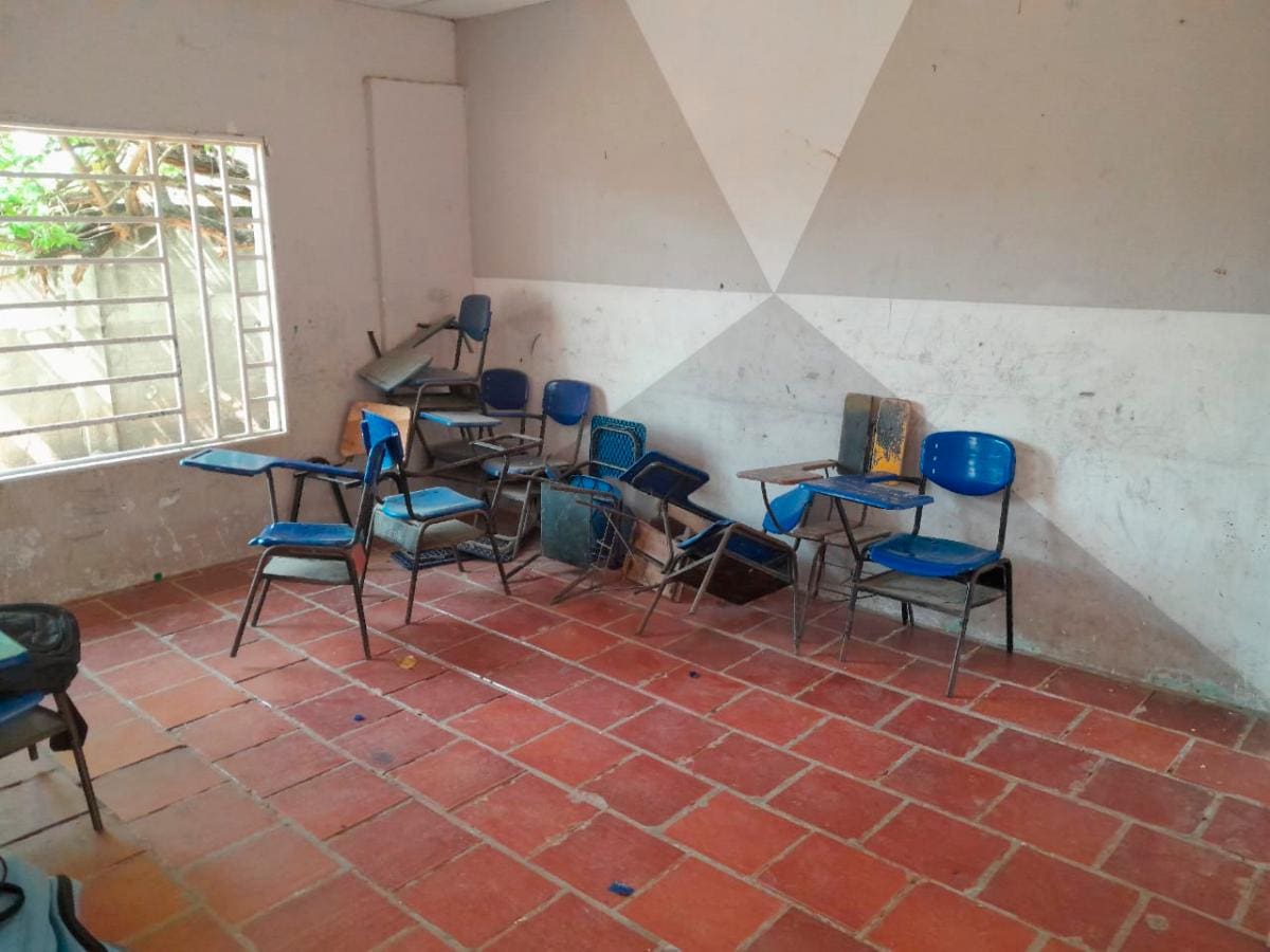 La Institución Etnoeducativa de Santa Ana enfrenta problemas de hacinamiento y deterioro de la infraestructura, poniendo en riesgo la educación de los jóvenes.