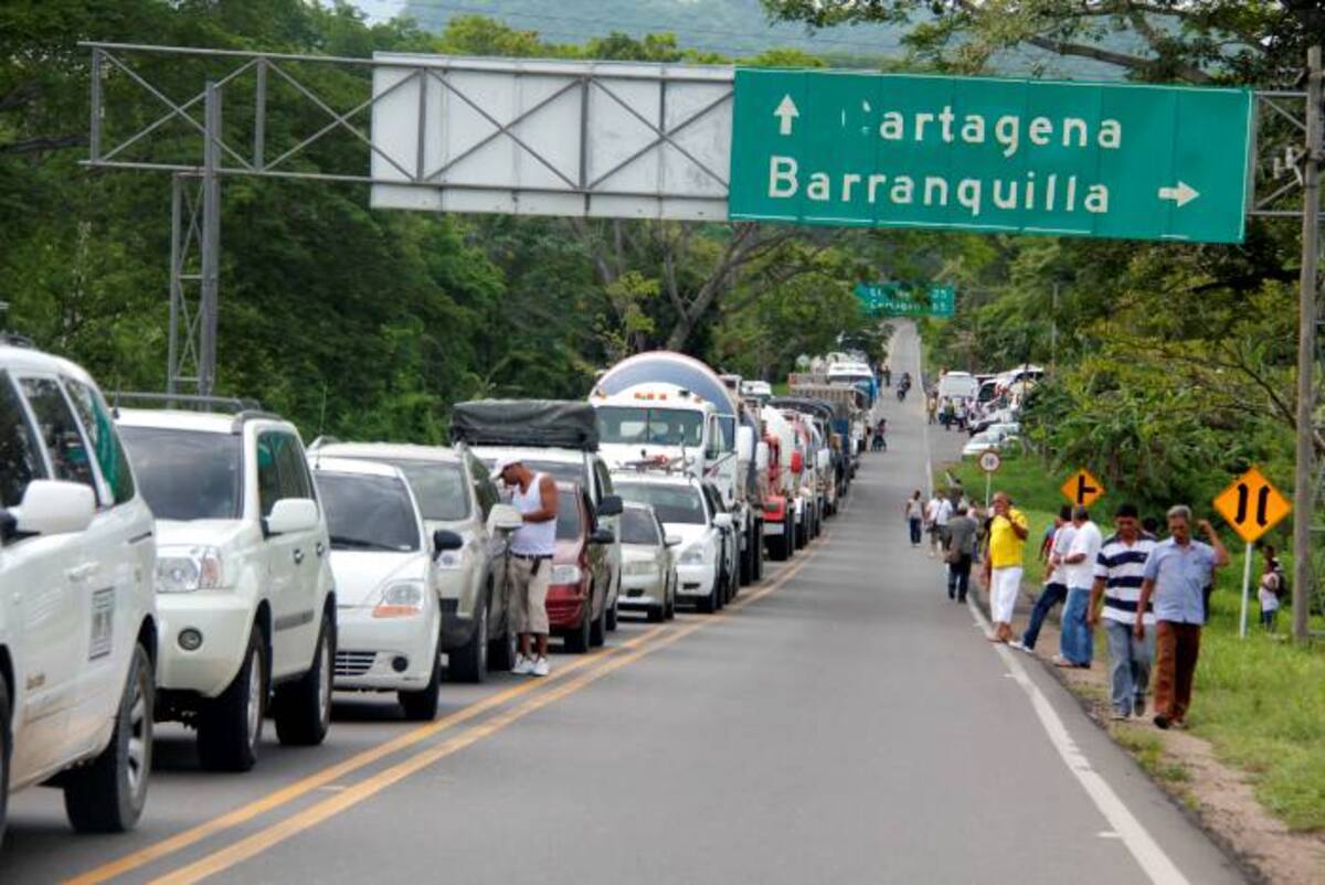 El accidente generó un gran trancón en la Troncal de Occidente de lado y lado. LUIS APARICIO - EL UNIVERSAL -