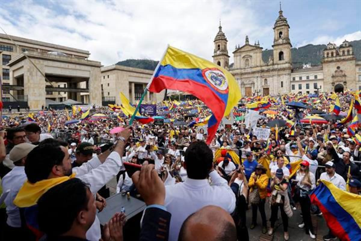 Miles de colombianos dicen “no” a las reformas de Petro
