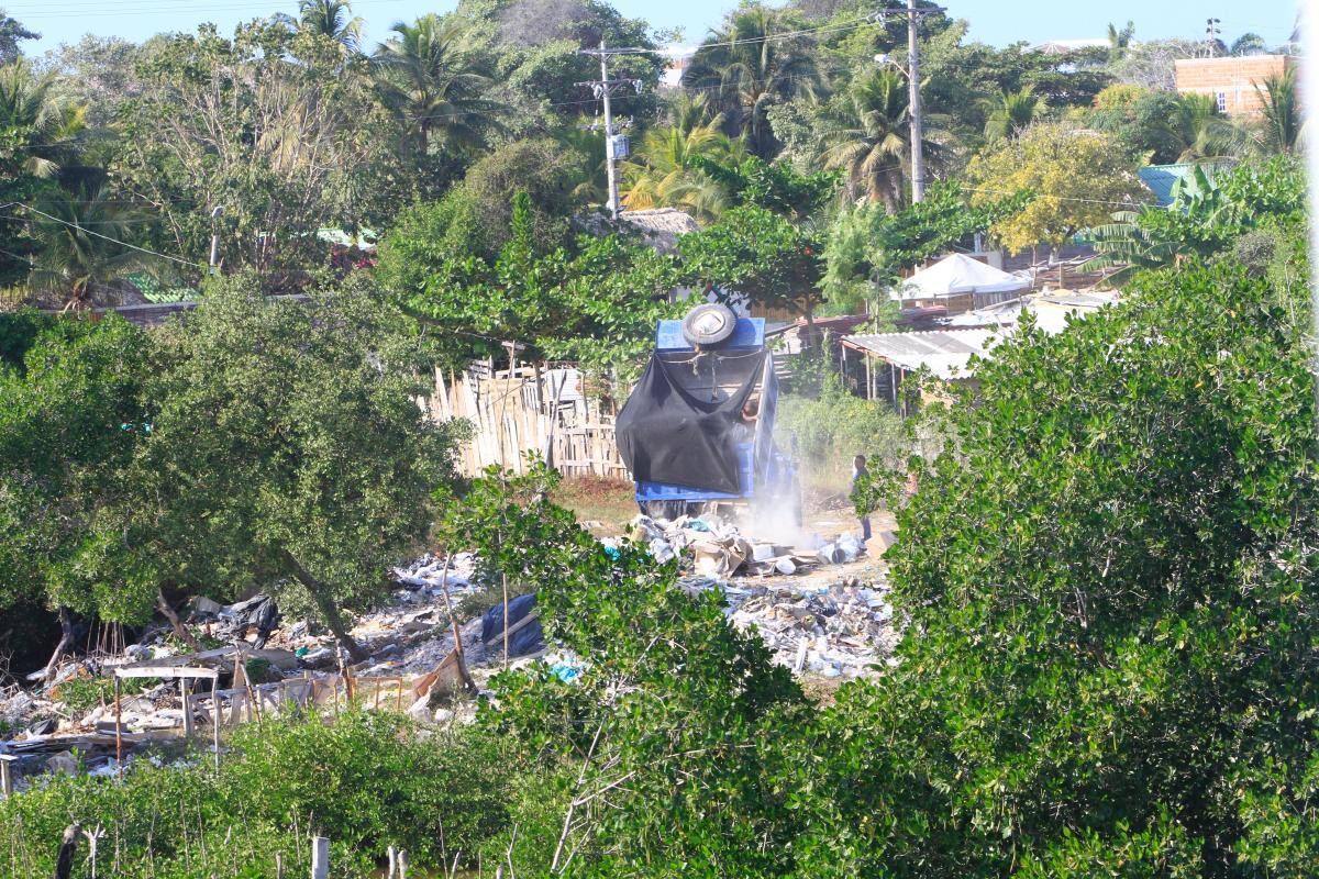 Siguen rellenos en ciénaga de la Virgen pese al Ecobloque