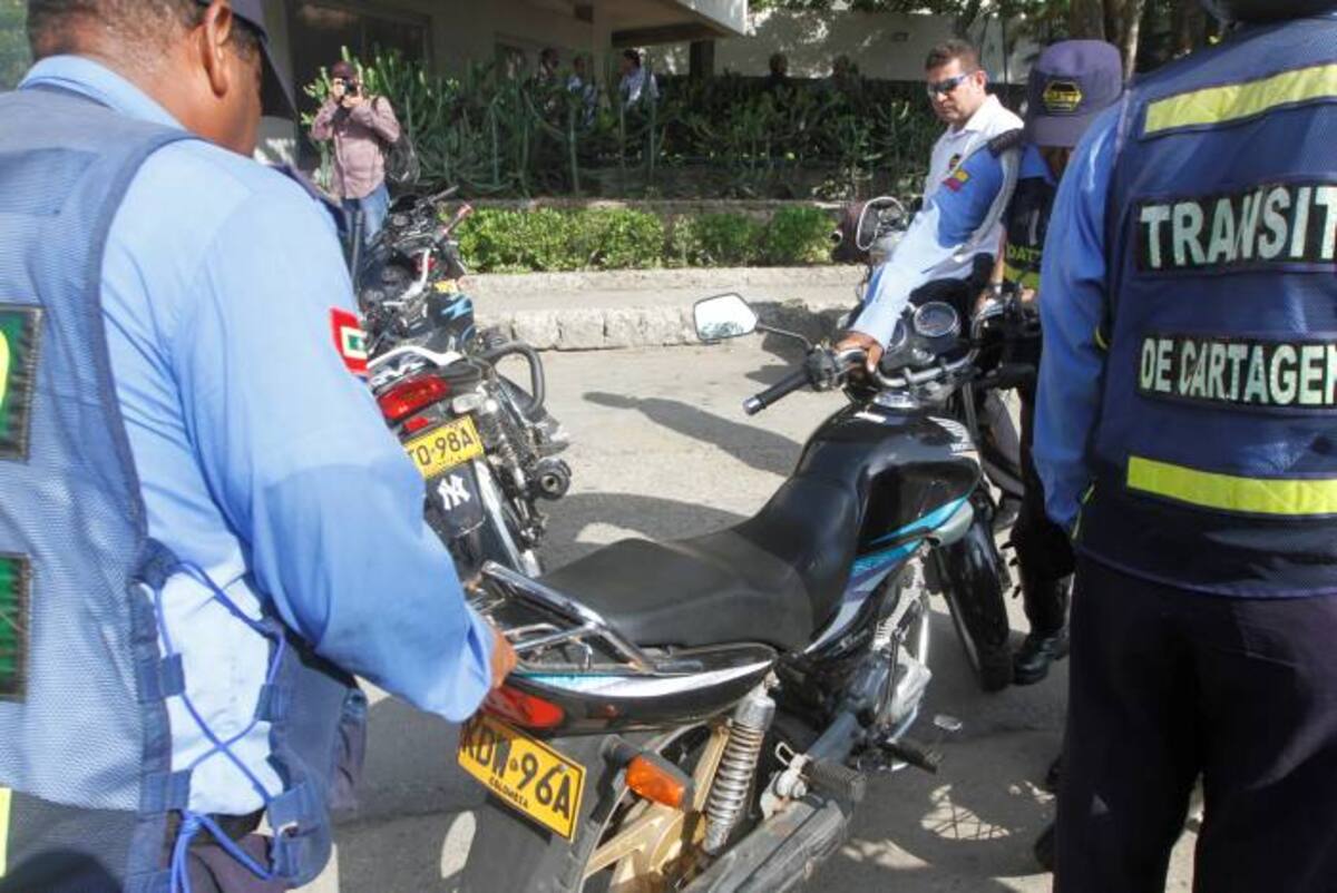 El Sindicato de Agentes de Tránsito de Cartagena reitera que en Cartagena se necesitan al menos 300 guardas adicionales para mejorar la movilidad. JULIO CASTAÑO BELTRÁN - EL UNIVERSAL