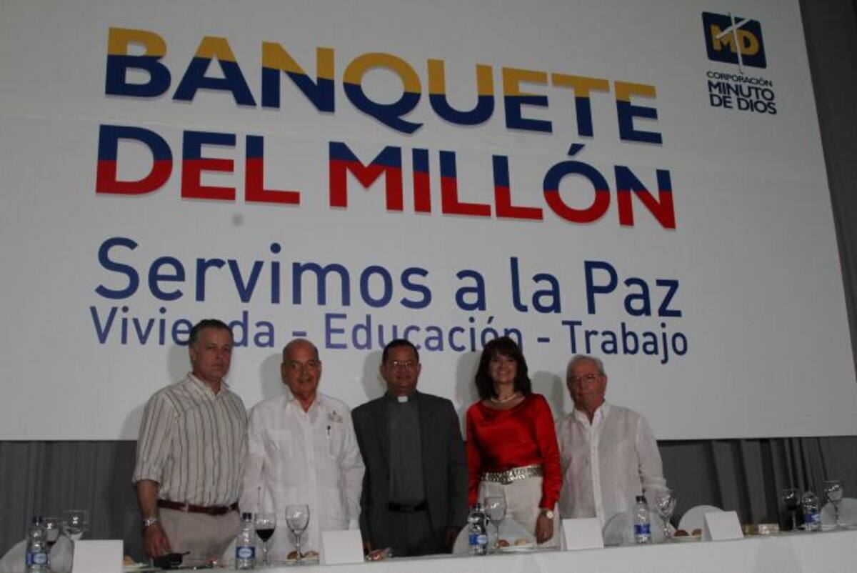 Como es tradicional, la actual Señorita Colombia, Ariadna Gutiérrez, será quien servirá a la mesa principal del Banquete del Millón el vino que se ofrece con un pan a los asistentes. Archivo-El Universal