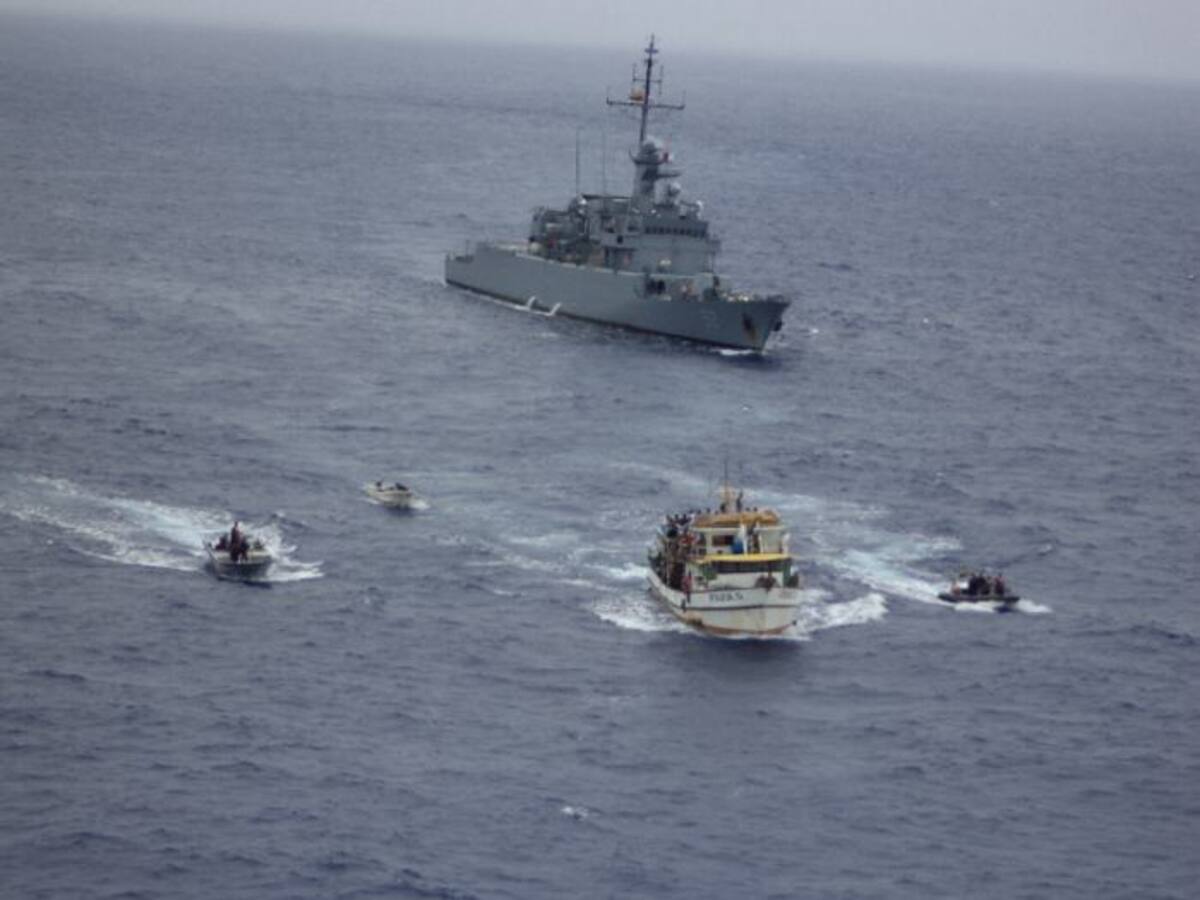 83 personas navegaban a bordo del "Papa D". Cortesía Armada Nacional