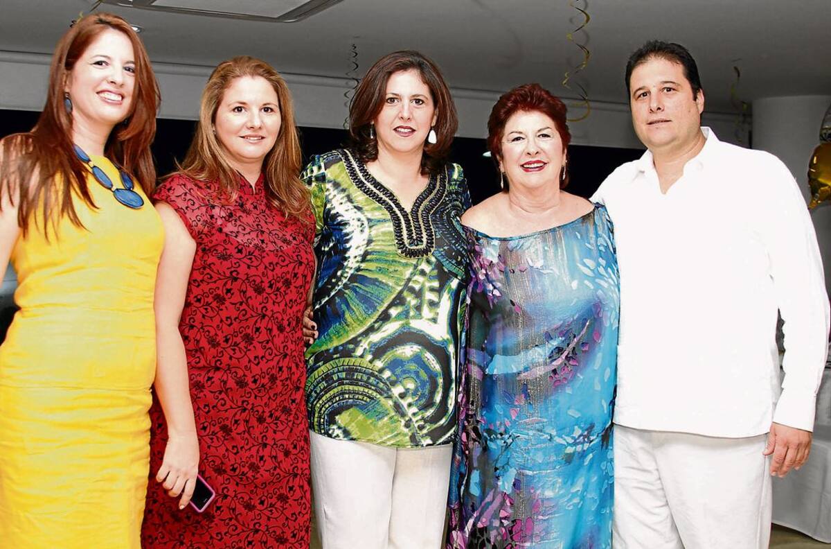 María Raquel Serrano, Liliana Serrano, Rosa María Serrano, Raquel de Serrano y Juan Roberto Serrano.
