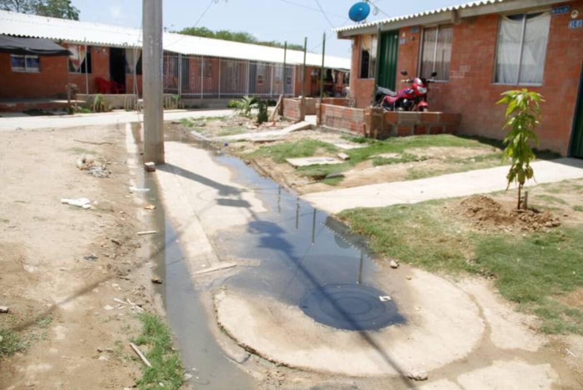 En la manzana 1f lote 58 de Villas de Aranjuez, sector Bolívar, los vecinos conviven con una alcantarilla rebosada. OSCAR DÍAZ ACOSTA