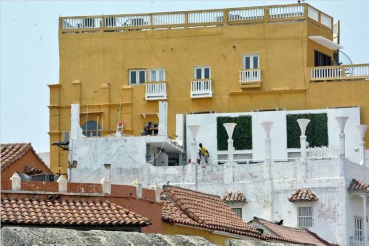 La diligencia de demolición se cumplió este miércoles en la plaza de los Coches. EL UNIVERSAL