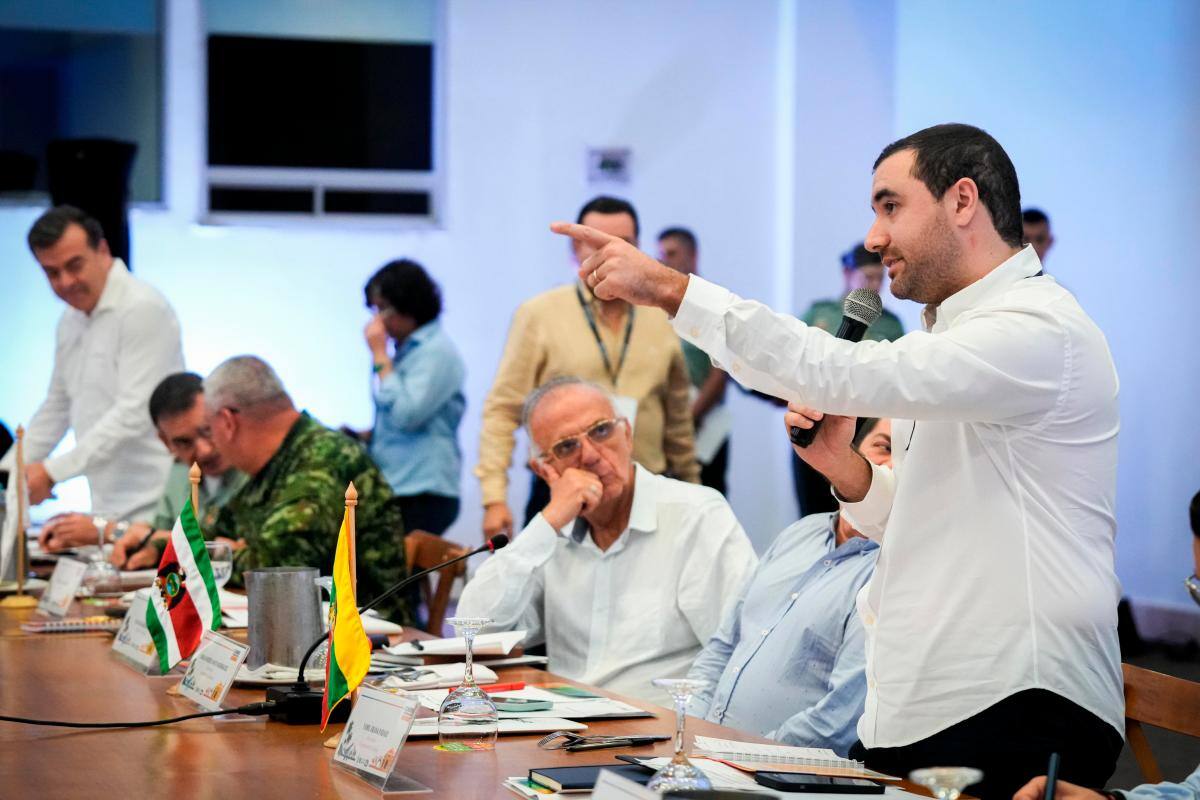 Mindefensa, Arana y 20 alcaldes en consejo de seguridad en Sur de Bolívar
