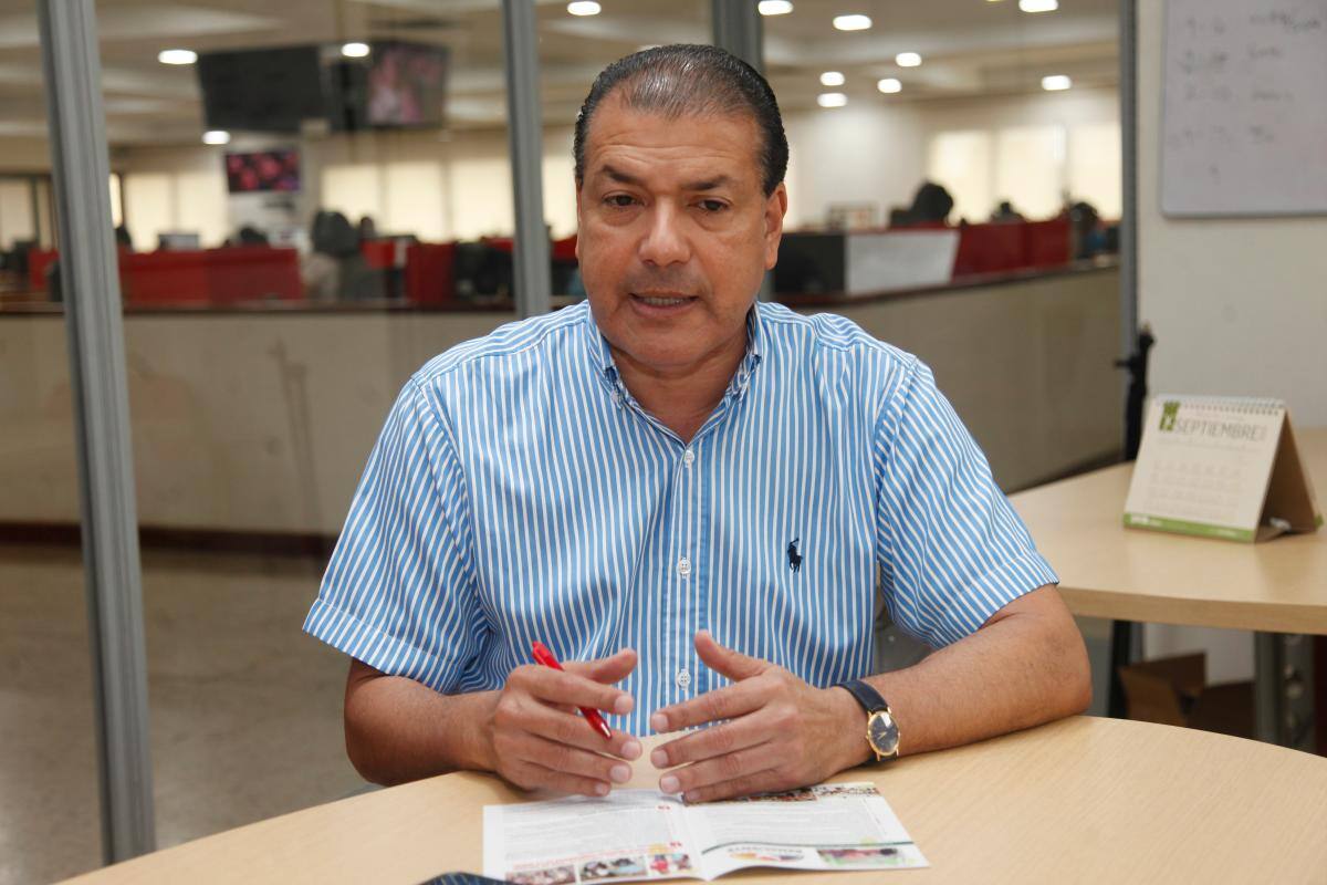 Exgobernador renuncia a su partido y anuncia que aspirará al Senado