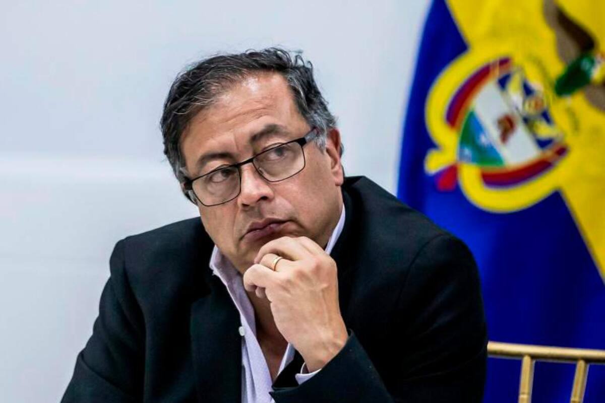 Excancilleres criticaron postura de Petro ante Israel y este les respodió
