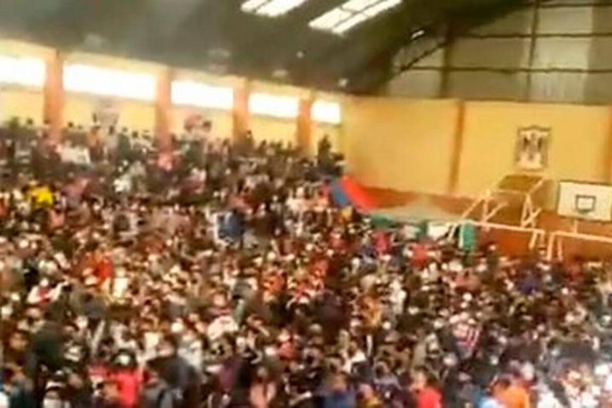 Al menos tres fallecidos tras avalancha humana en una universidad boliviana