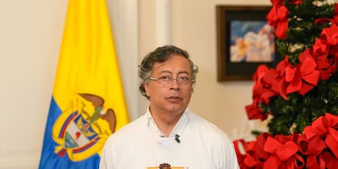 Salario mínimo divide opiniones: sindicatos celebran, gremios advierten