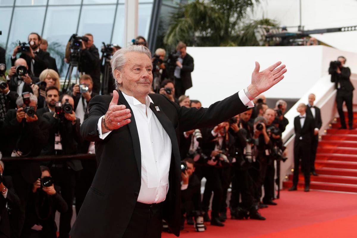 ¡Preocupación en el cine francés! Grave estado de salud de Alain Delon