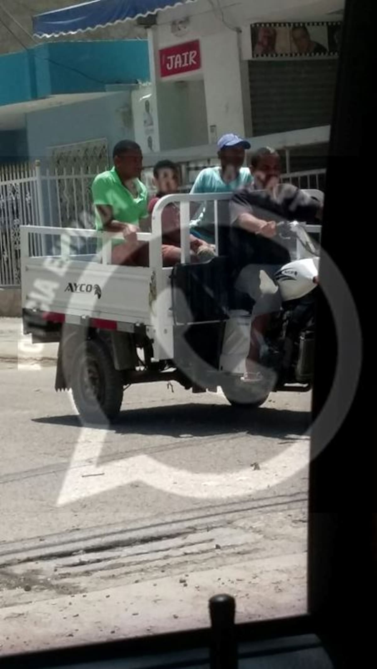 Motocarro empleada para transportar personas. Cortesía