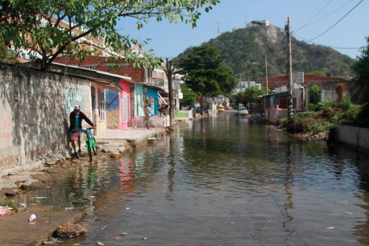 Marea alta causa inundaciones y va hasta diciembre en Cartagena