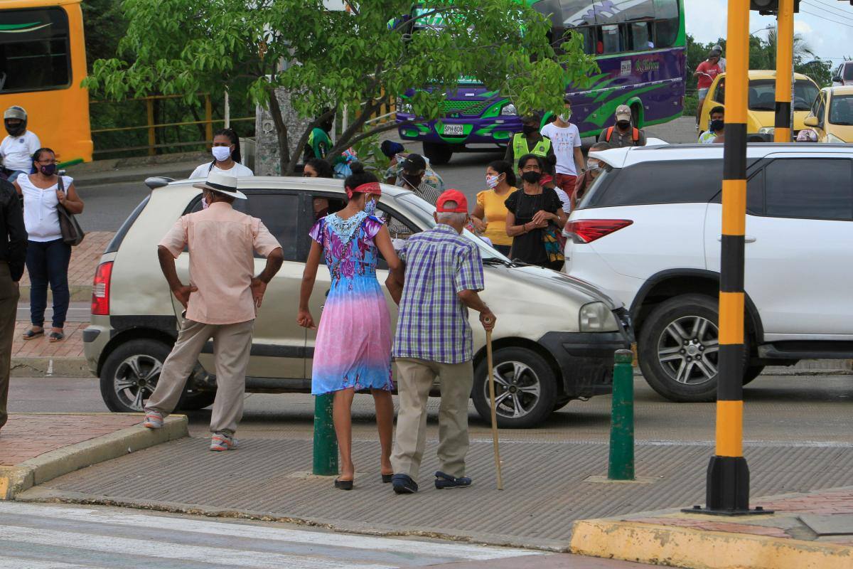 Vacunarse y reducir mortalidad por COVID, “beneficio colectivo”