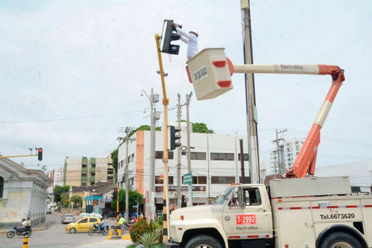 ¿Por fin arreglarán los semáforos de Cartagena? Mantenimiento supera los mil millones
