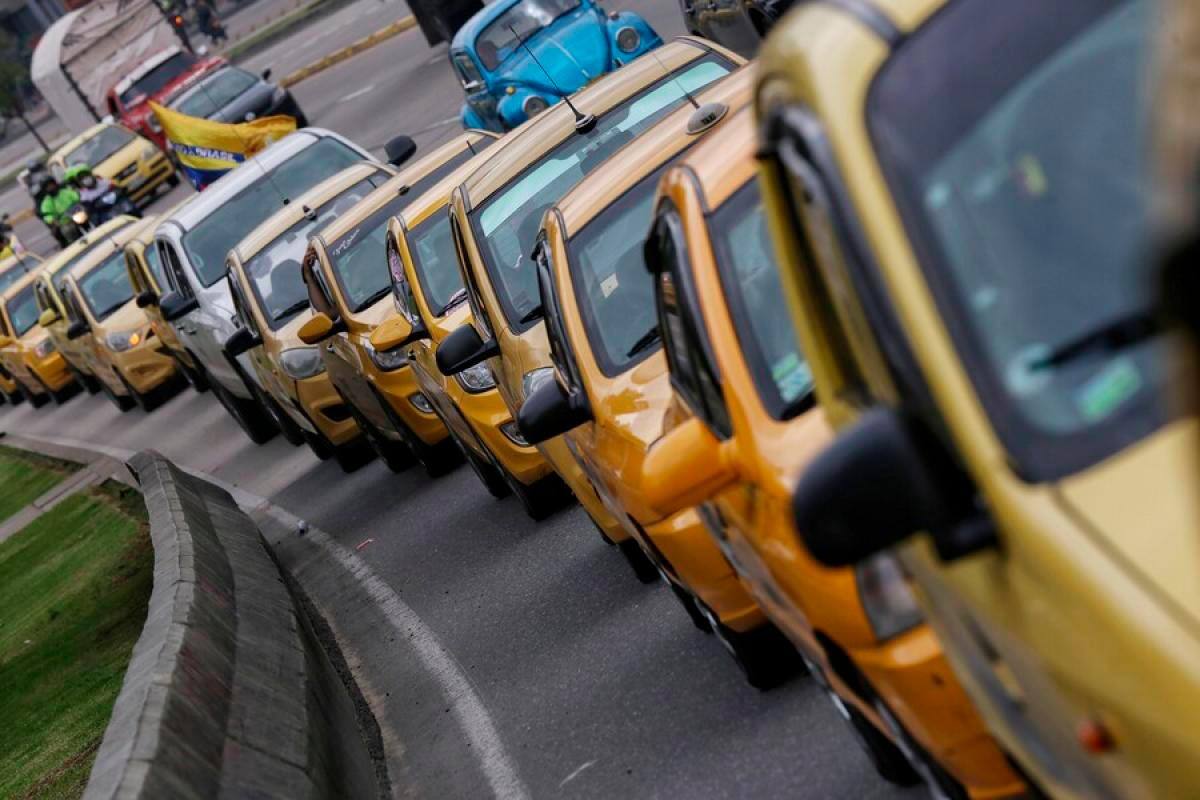 Mintransporte informó cuándo empezará la entrega de compensación a taxistas