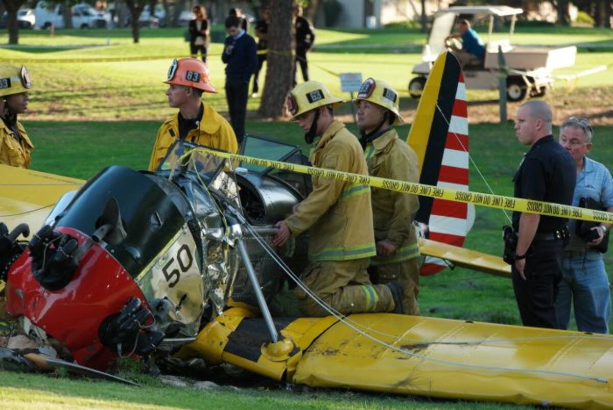Así quedo la avioneta que manejaba Harrison Ford. AFP JONATHAN ALCORN