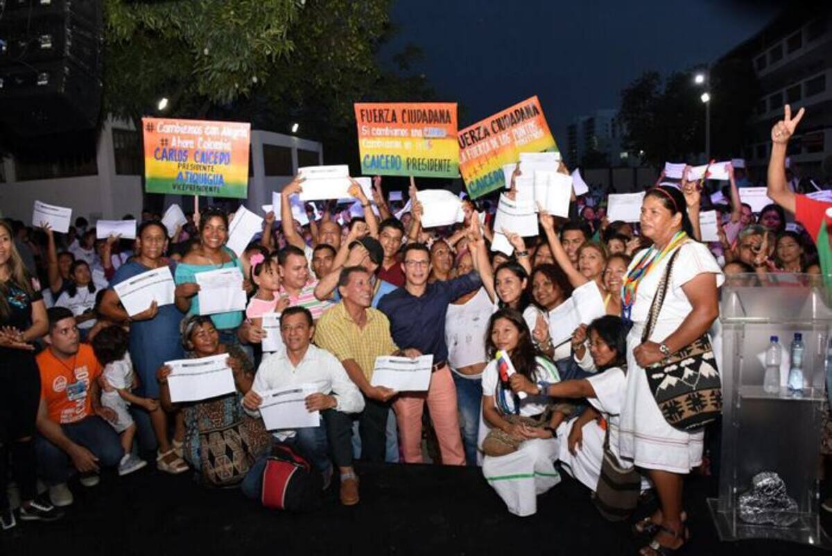 Carlos Caicedo y seguidores. Archivo.