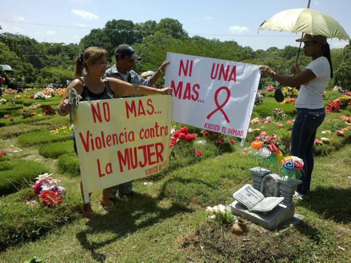 Paz en la tumba de Angélica Gutiérrez Marín. Óscar Díaz-El Universal