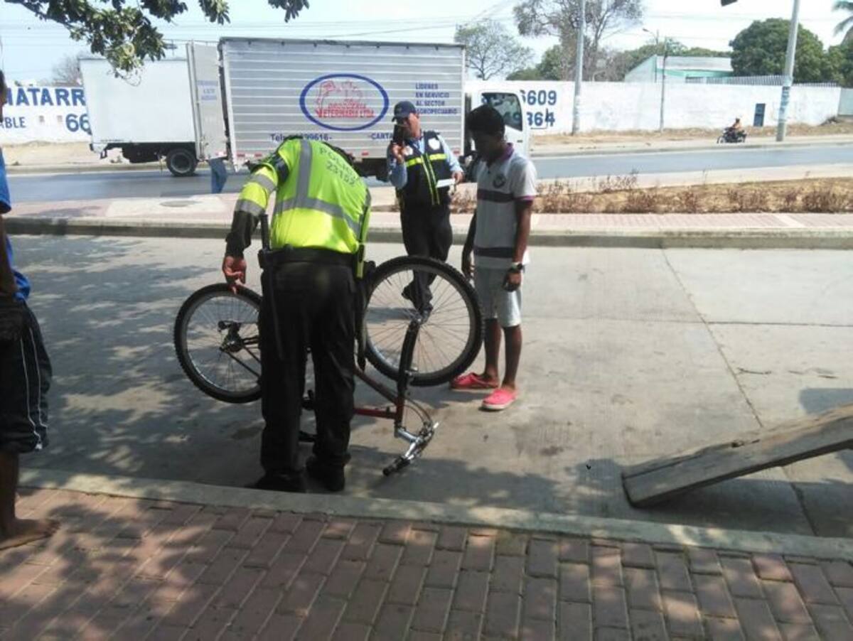 Varios ciudadanos a través de redes sociales manifestaron su indignación con el hecho. Organizaciones de ciclistas hicieron un bicicletón como protesta en la Torre del Reloj. EL UNIVERSAL