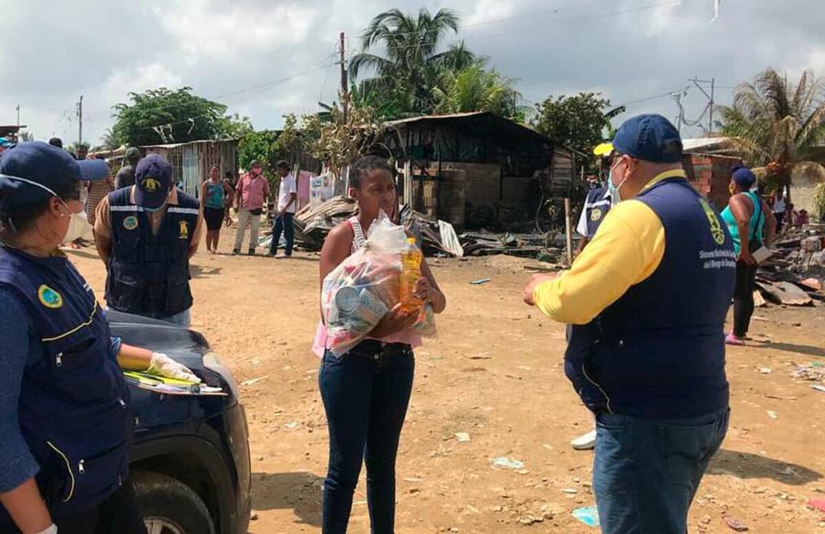 La OAGRD hizo entrega de ayudas humanitarias a las víctimas. Foto//Cortesia.