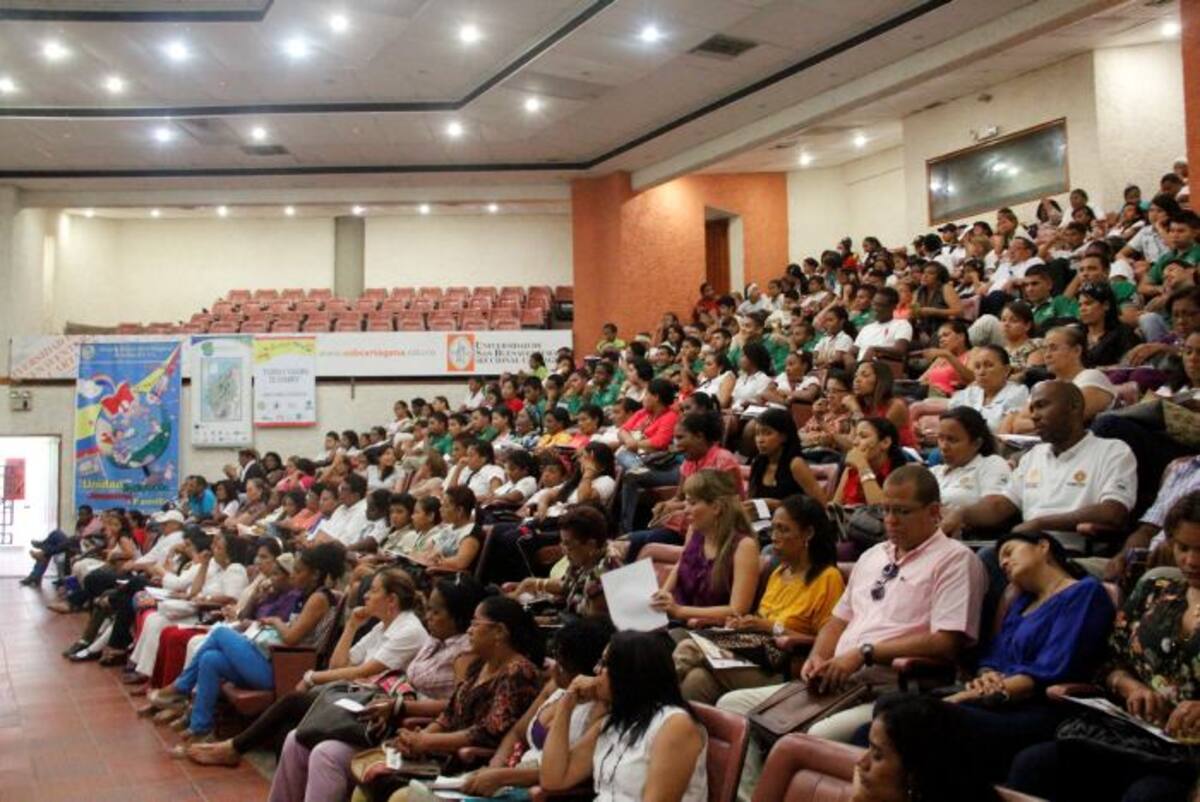 Al foro asistieron estudiantes, padres de familia, docentes, líderes comunales, madres y agentes del ICBF de la Localidad 3. ROSA MAZA