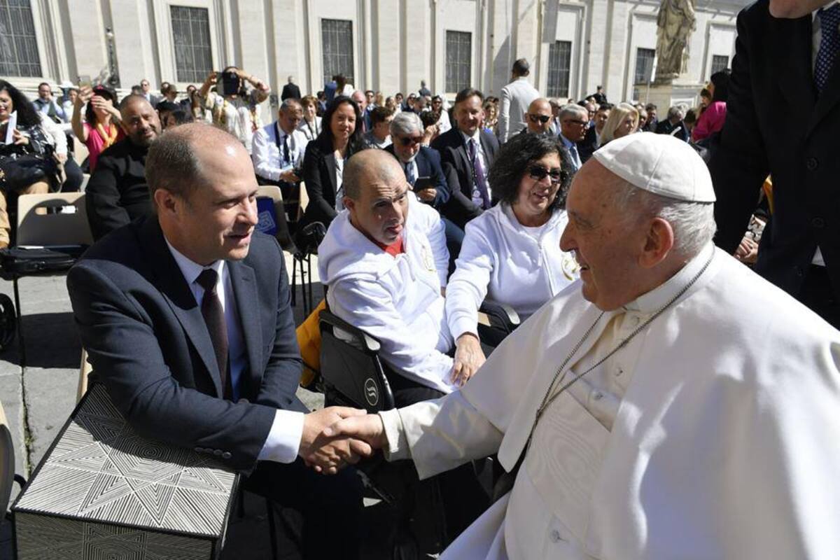 Gobernador de Sucre estuvo en audiencia con el papa Francisco
