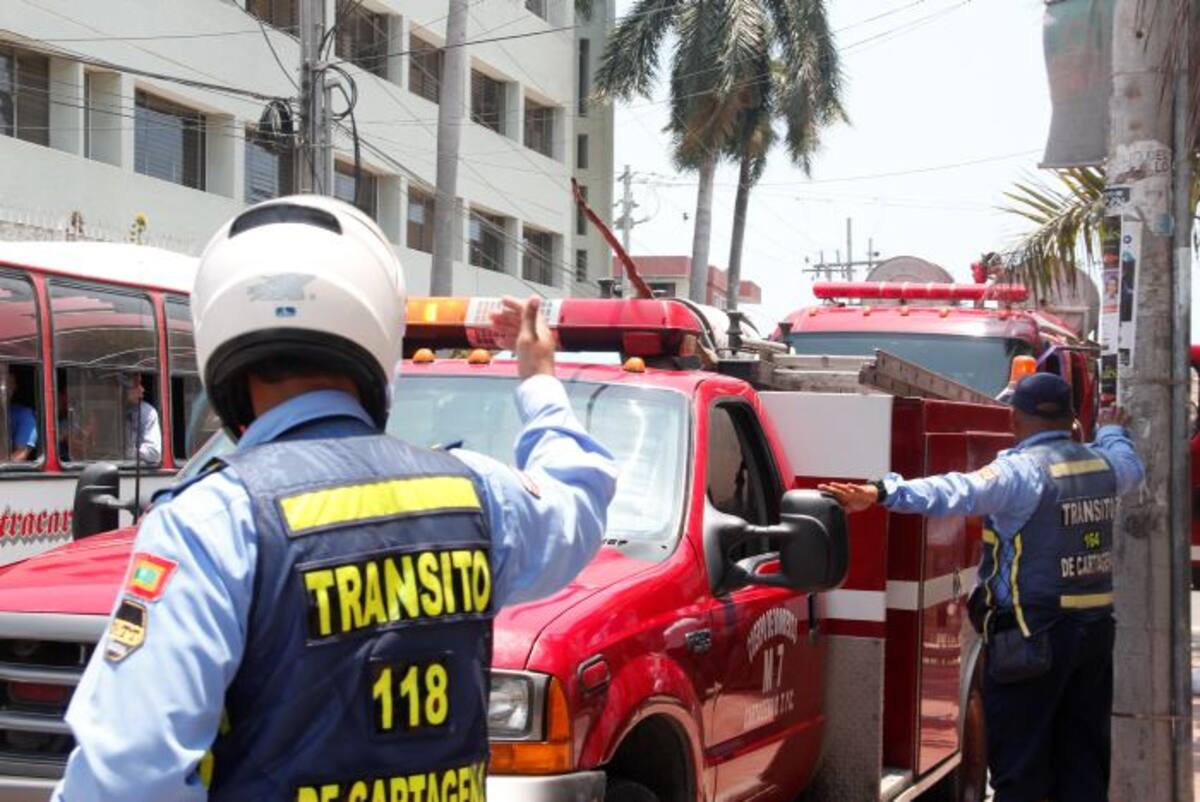 Los hombres del Datt y del Cuerpo de Bomberos se encontraban en el sitio controlando la situación. DANIELA BUELVAS - EL UNIVERSAL
