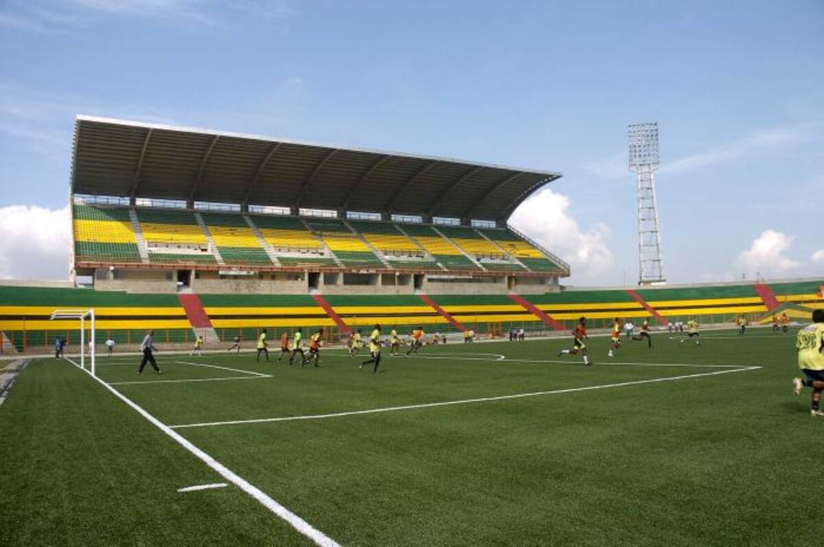 Cerrada tribuna del estadio Alfonso López de Bucaramanga. COLPRENSA