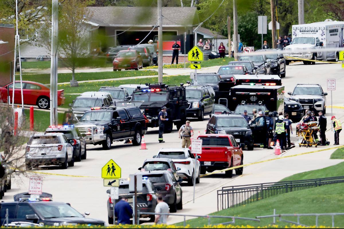 Policía mató a alumno en escuela de Wisconsin por reportar de alguien armado