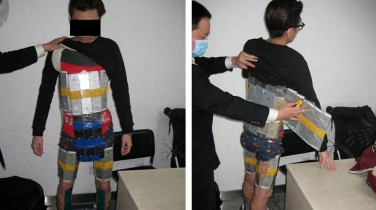 Así pretendía el hombre ingresar los Iphone a China. Sina News