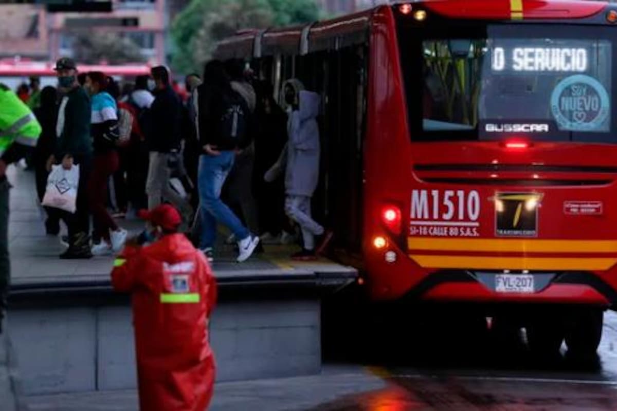 Tragedia: menor de 14 años pisó a pasajero y lo asesinaron en Transmilenio