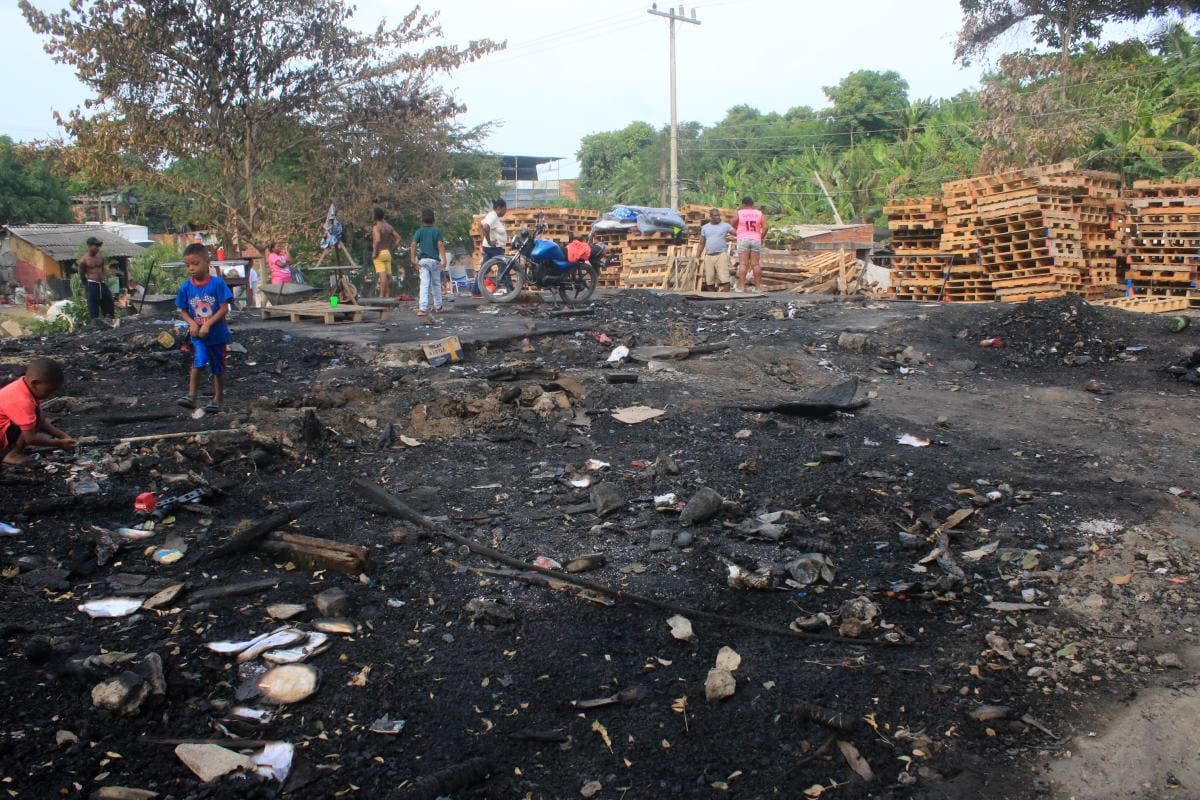 Drama de familias que quedaron damnificadas tras incendio en Henequén