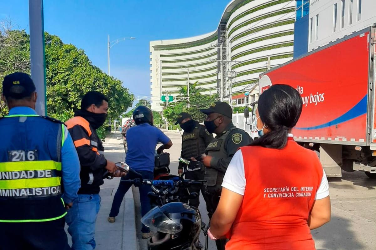 Esto les pasó por andar con parrilleros en barrios prohibidos