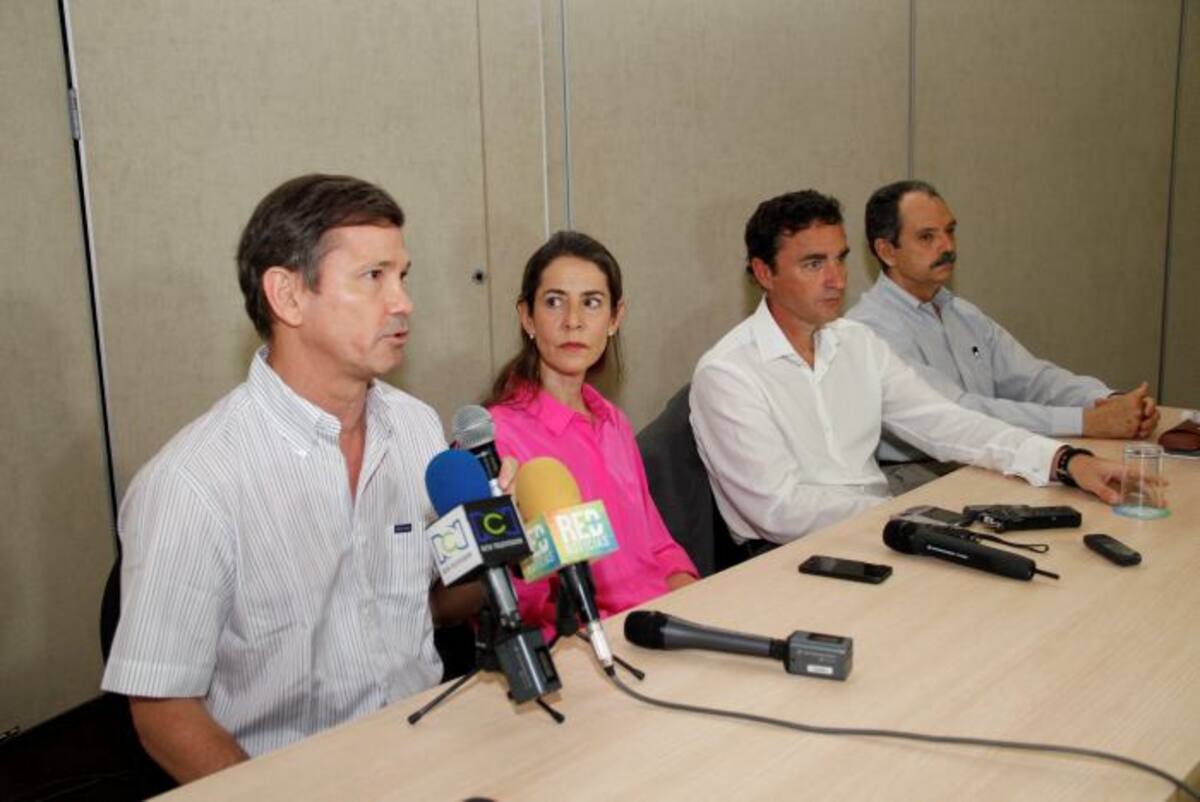 El anuncio fue realizado en rueda de prensa. En la foto: Gerardo Araújo, gerente general de El Universal; Nora Sanín, directora ejecutiva de Andiarios; Jon Ruiz, gerente general de El Tiempo y presidente de la junta directiva de Andiarios, y Pedro Luis Mogollón, director de El Universal. Aroldo Mestre - El Universal