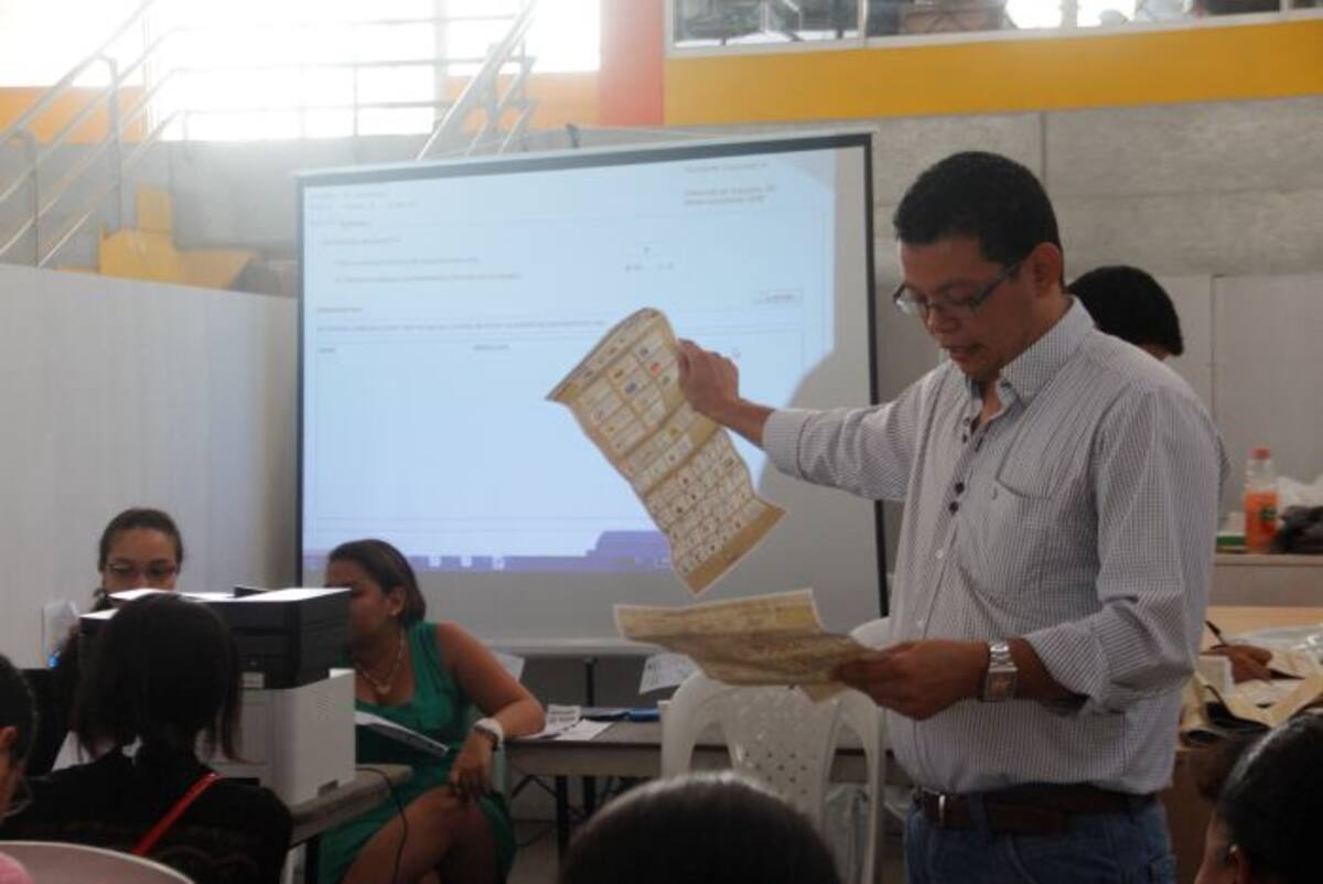 Los escrutinios distritales siguen en completa normalidad. JULIE PARRA BENITEZ - EL UNIVERSAL