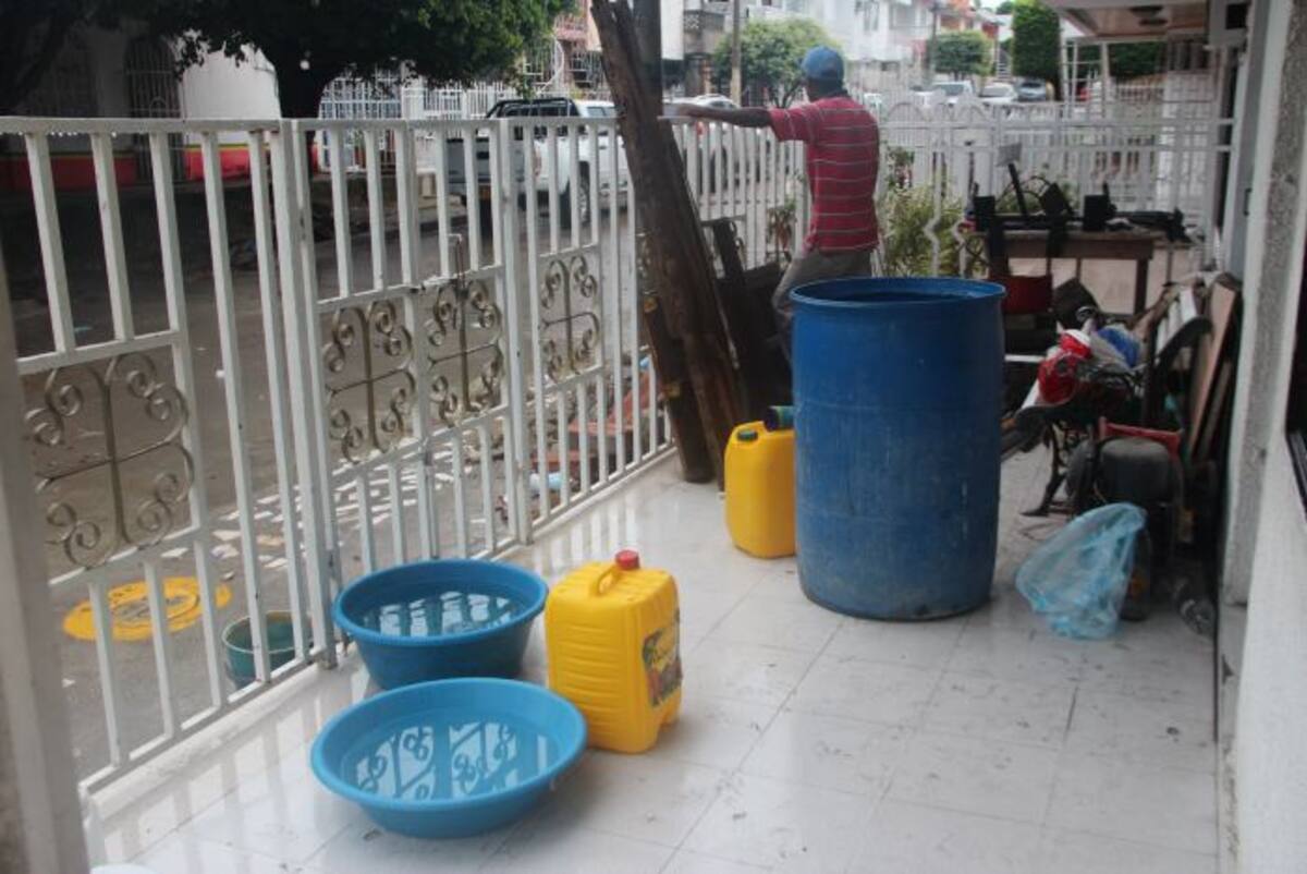 Tanques y “poncheras” se veían en las terrazas de las casas para recolectar el tan preciado líquido. DANIELA BUELVAS- EL UNIVERSAL