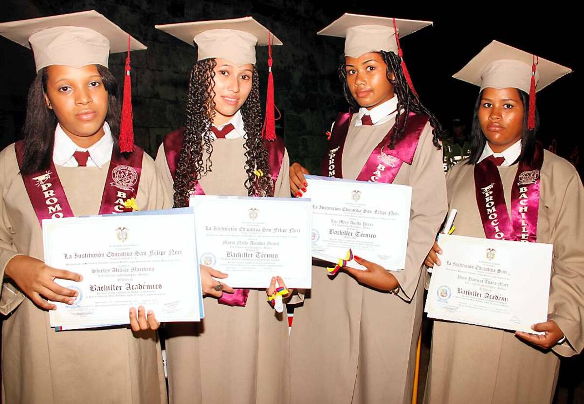 Graduados de la Institución Educativa San Felipe Nery: Shirley Alcázar, María Amador, Luz Ne ry Anillo y Yeisi Anaya.