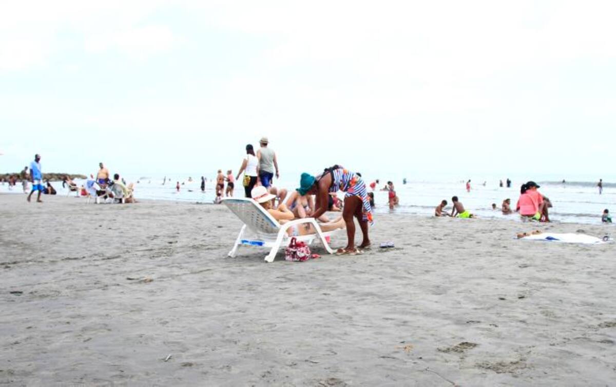 Ilustración masajes en playas de Cartagena. Julio Castaño Beltrán
