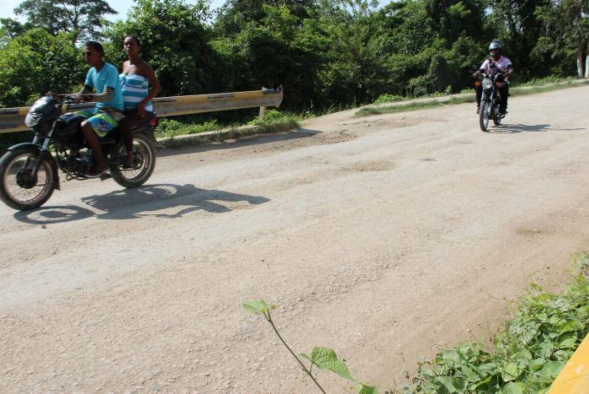 Los habitantes de Santa Rosa aseguran que en tiempos de lluvia, es casi imposible transitar por estos puentes. ANTONIO CANCHILA GARCÍA - ELUNIVERSAL.COM.CO