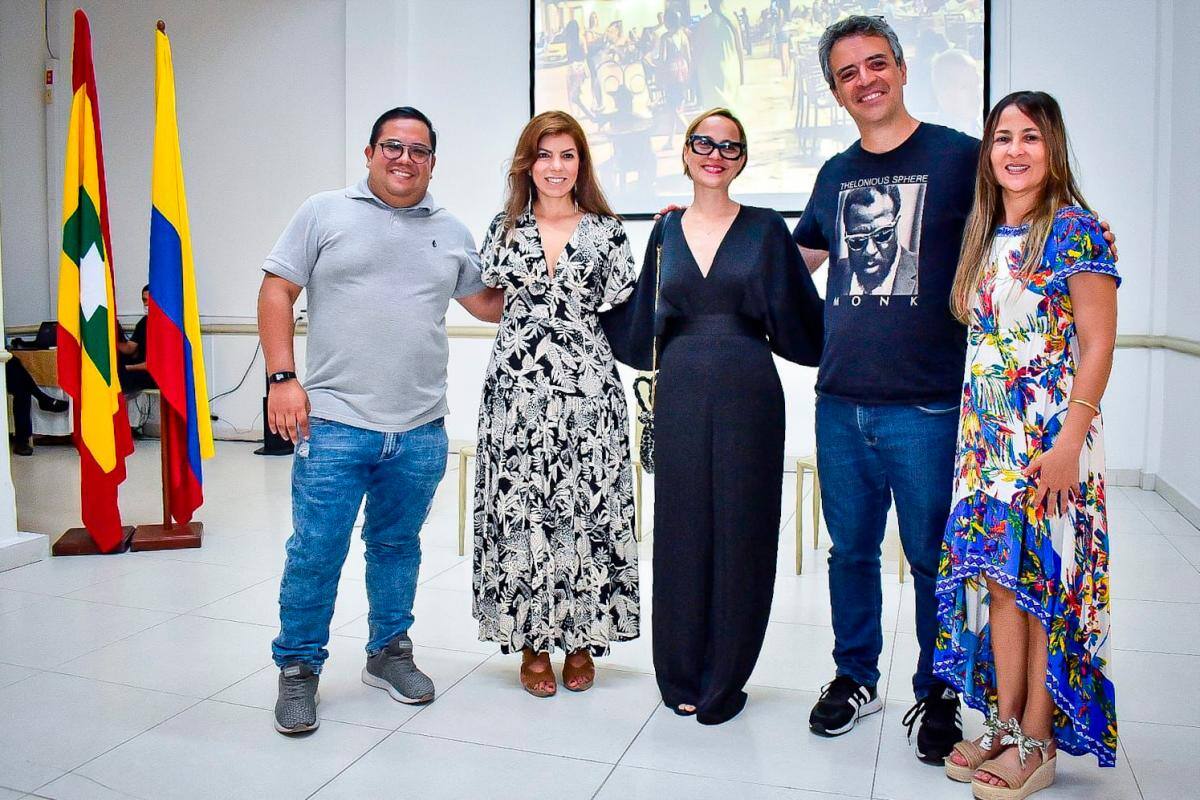 De izquierda a derecha: Enrique Anaya, asesor de Procolombia Cartagena; Verónica Echeverri, gerente de Industrias 4.0 de Procolombia; Lina Rodríguez, directora general del FICCI, Thiago Mello, productor de Boutique Filmes; y Elizabeth Bonilla, asesora para la creación de la Comisión Fílmica de Cartagena.
