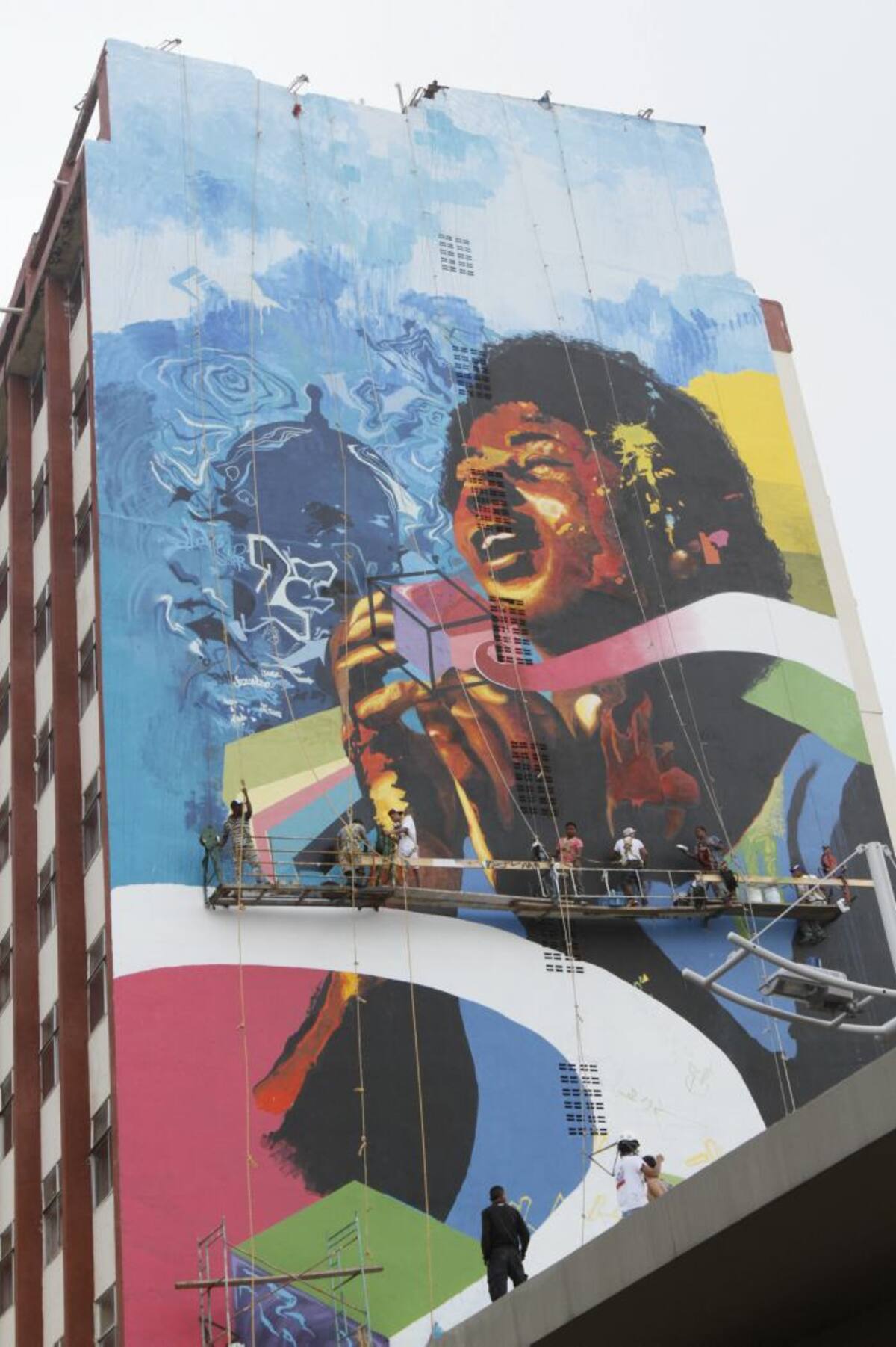 El mural pretende representar la fuerza de la mujer afro. JULIO CASTAÑO, EL UNIVERSAL
