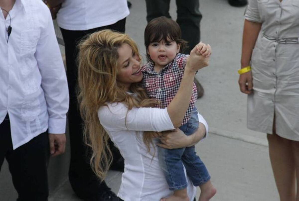 Shakira y Milan saludan a su llegada a la inauguración del megacolegio Loma del Peyé. Q'HUBO CARTAGENA