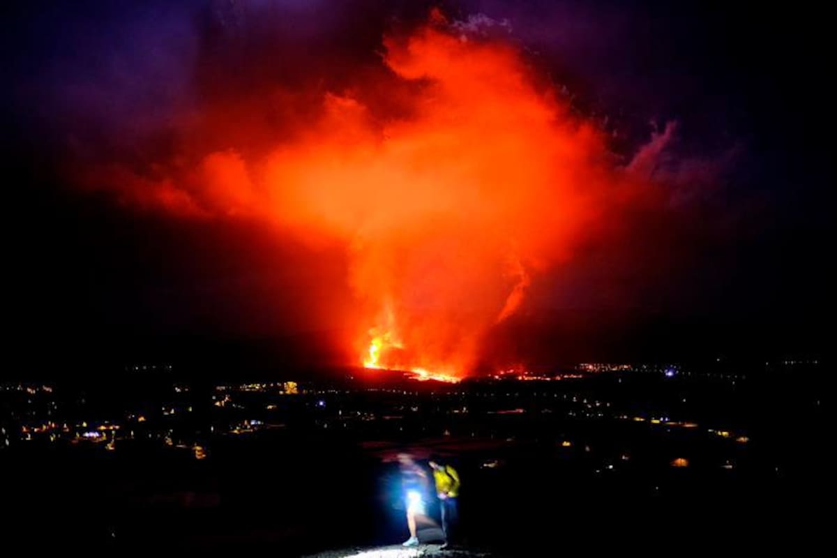 Aeropuerto de La Palma cancela vuelos por ceniza volcánica