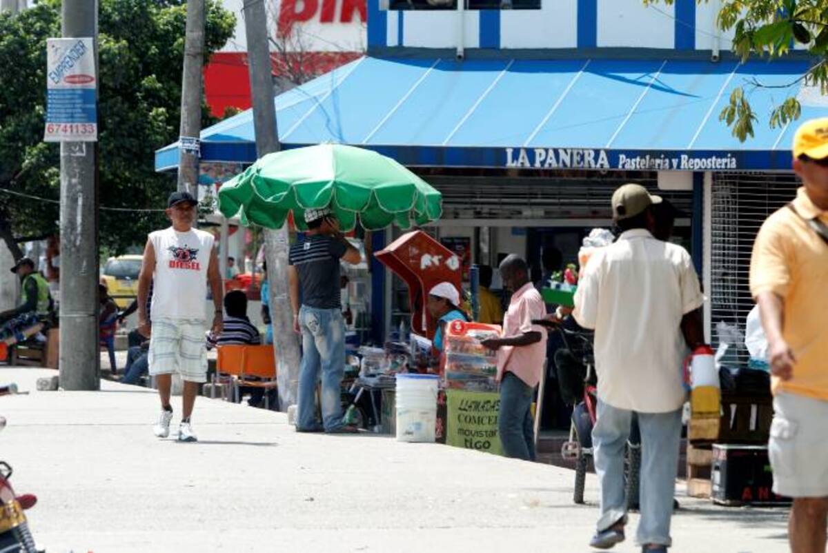 A mediados de 2010 el Distrito pagó compensaciones a más de 50 informales para que se retiraran de esta zona peatonal. Los vecinos del sector denuncian que los comerciantes callejeros están de vuelta. AROLDO MESTE ALCÁNTARA - EL UNIVERSAL