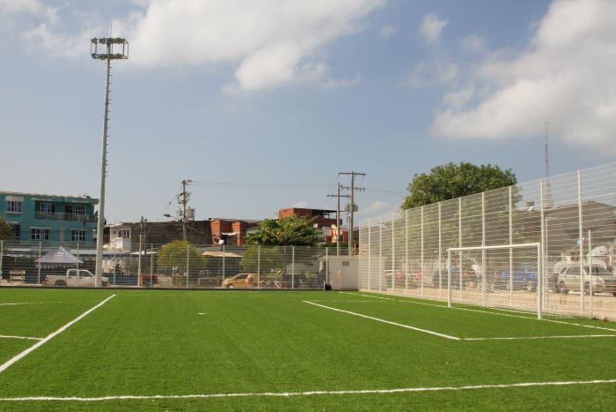 La cancha de fútbol de Los Calamares será un espacio que servirá para la masificación de este deporte. Óscar Díaz/El Universal//