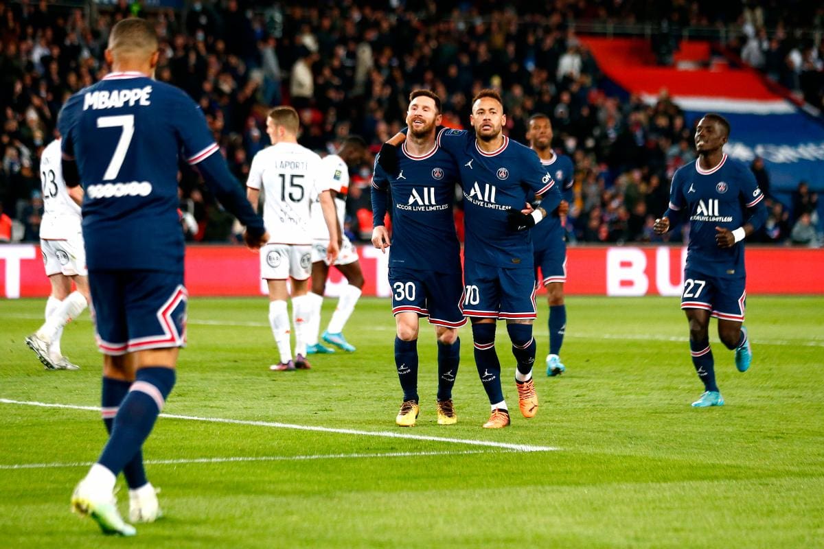 ¡Mucho dinero! Según Forbes, estos son los futbolistas que más ganan