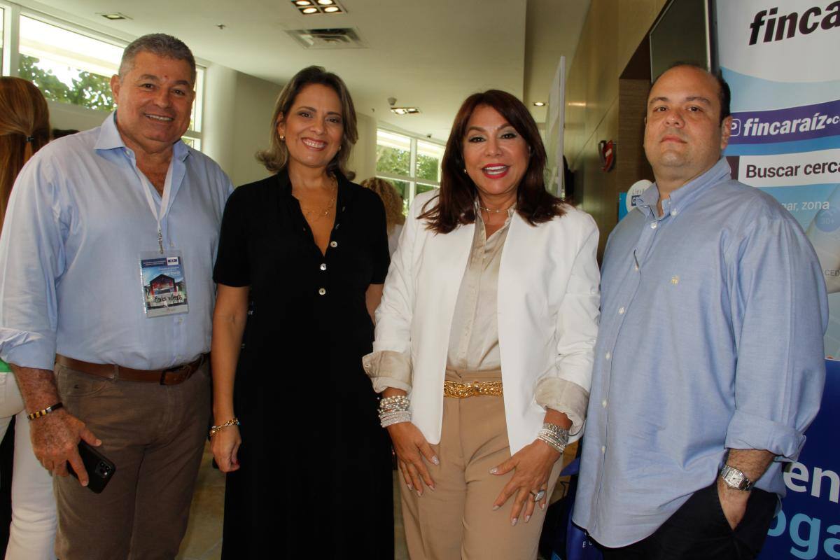 Carlos Villegas, Susana De León, Mayra Rodríguez y José David Montes.